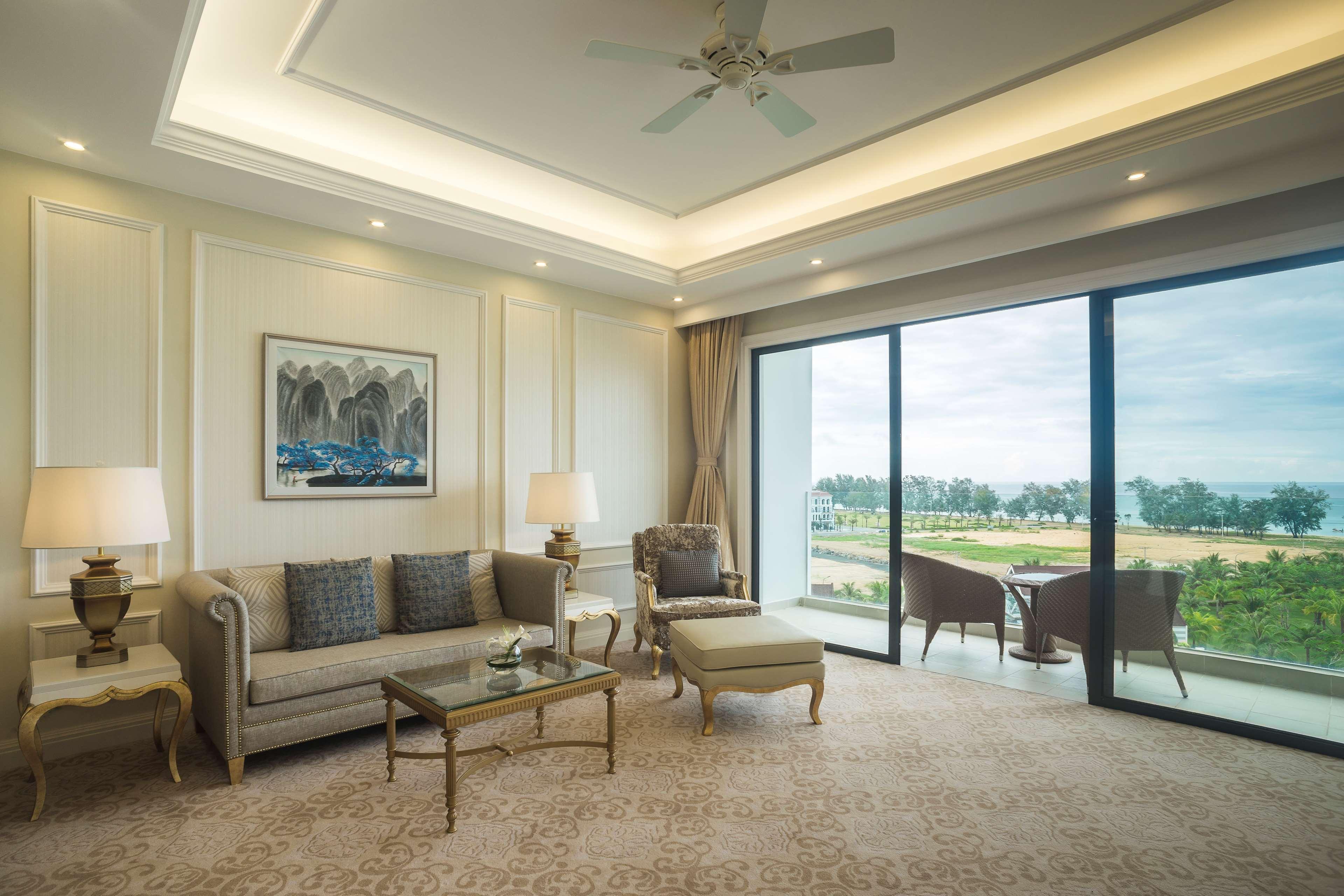 Radisson Blu Resort Phu Quoc Esterno foto Living room of a suite