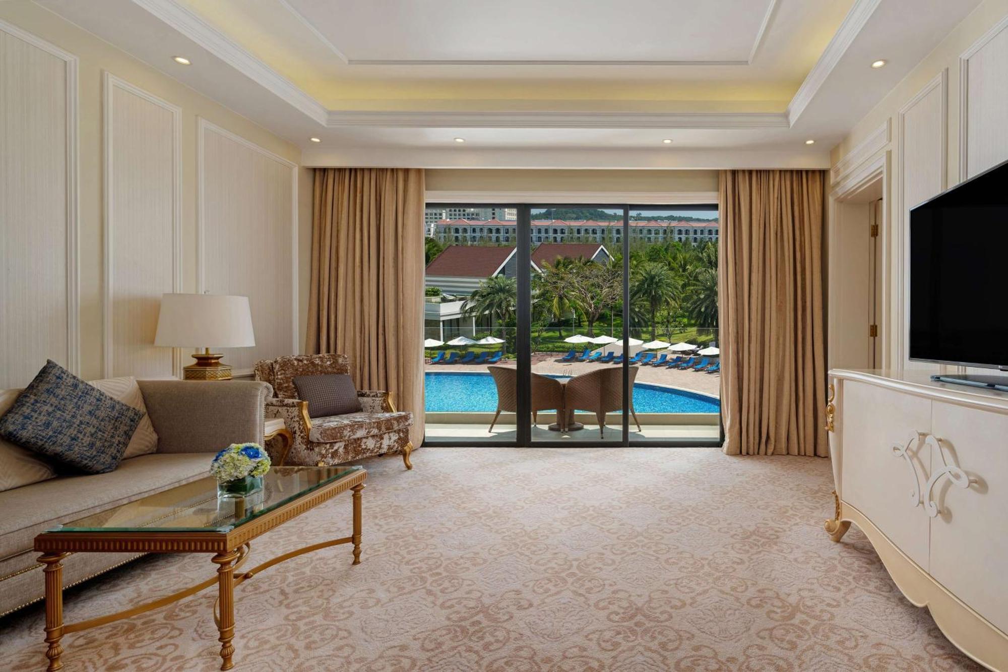 Radisson Blu Resort Phu Quoc Esterno foto A suite at the hotel