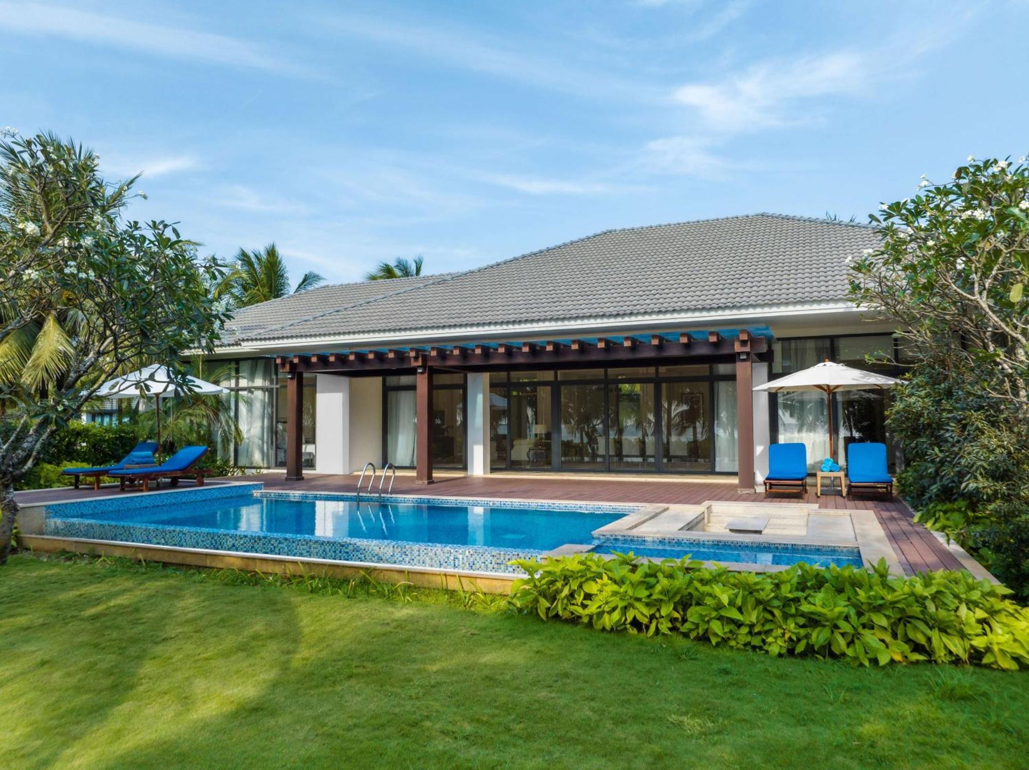 Radisson Blu Resort Phu Quoc Esterno foto A pool villa at Centara Villas Phuket Shambhala Resort and Spa