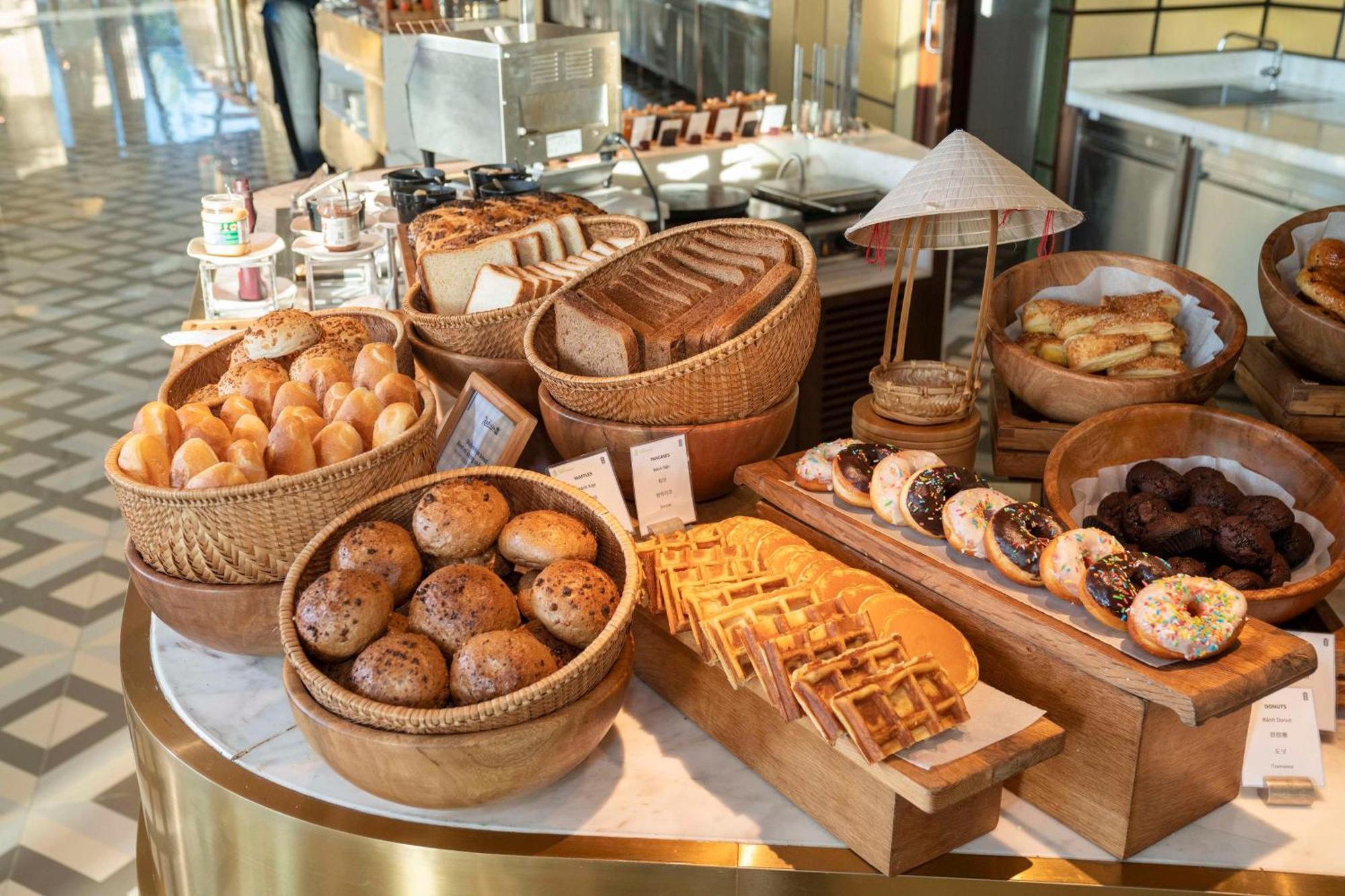Radisson Blu Resort Phu Quoc Esterno foto A selection of bread and pastries